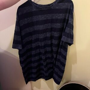 HB 💙 navy stripped tee